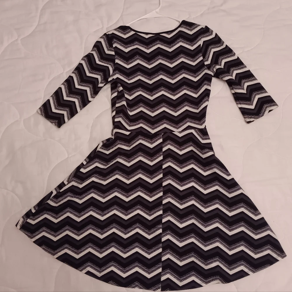 Dress - Picture 2 of 3